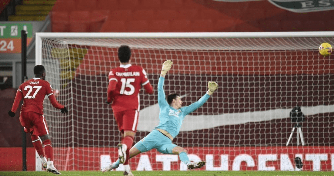 尊龙凯时-后卫神勇防守,帮助球队保持不败的状态